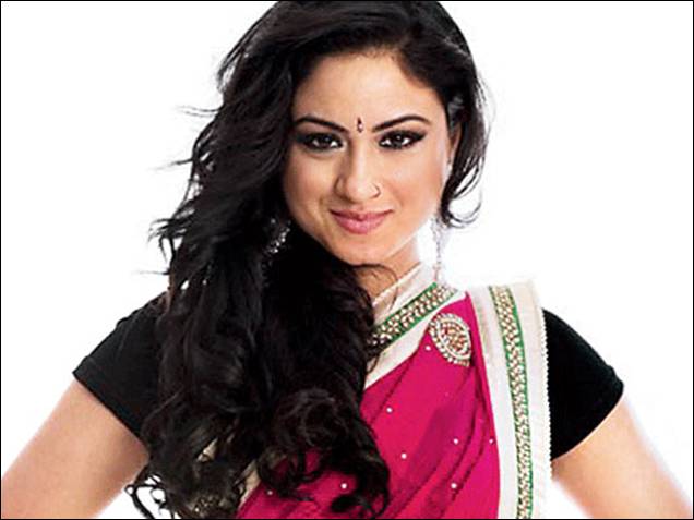 big brother contestant priya malik enters in bigg boss 9